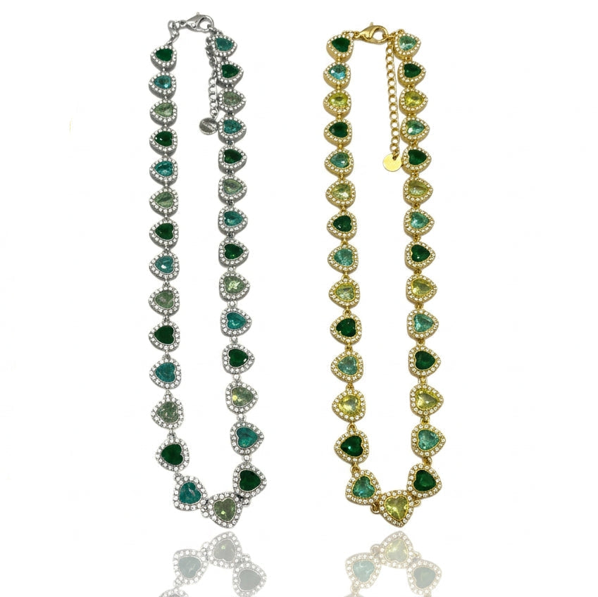 Collana con pietre a forma di cuoricini verdi