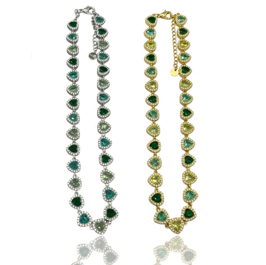 Collana con pietre a forma di cuoricini verdi